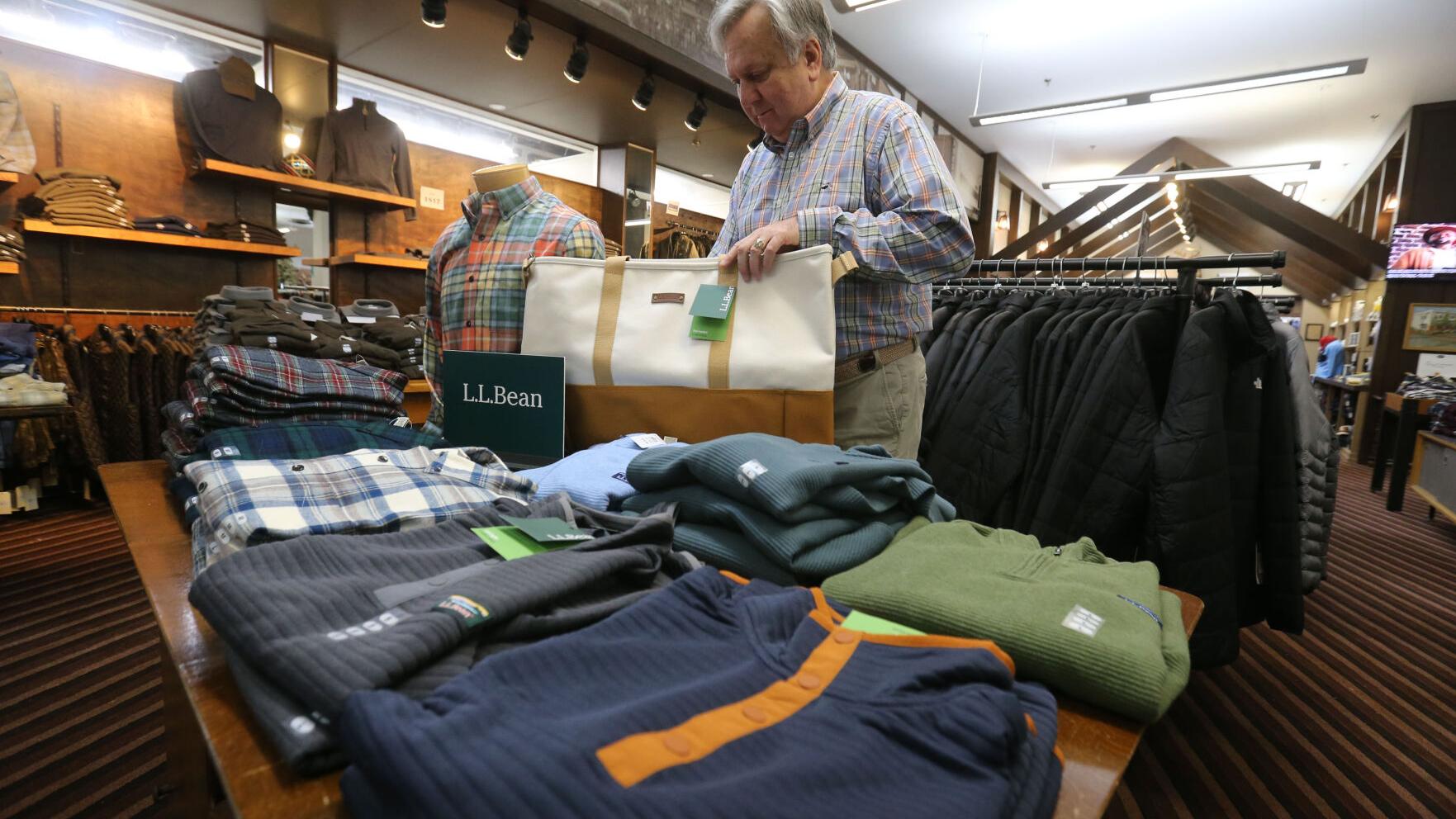 Holiday shopping expected to see modest increase